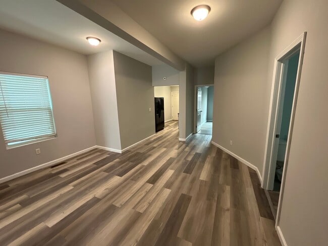 Building Photo - 968-970 Wilson Avenue Unit 970
