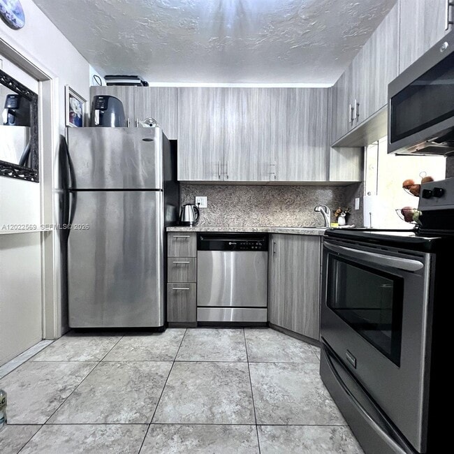 Building Photo - 1801 S Ocean Dr Unit 536