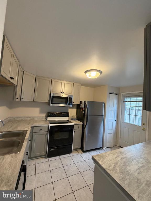 Photo - 327 James St