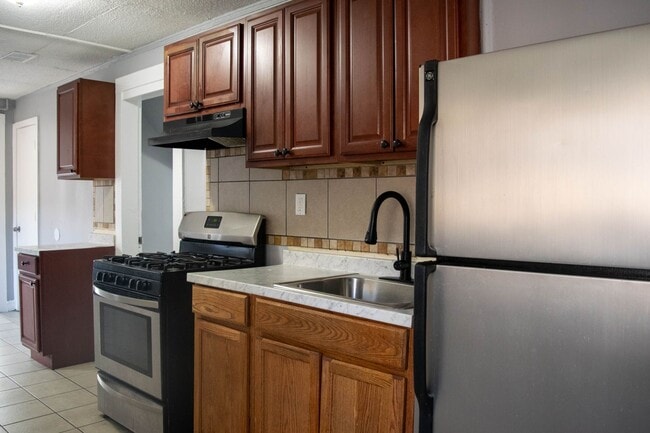 Building Photo - 91 Henry St Unit 3