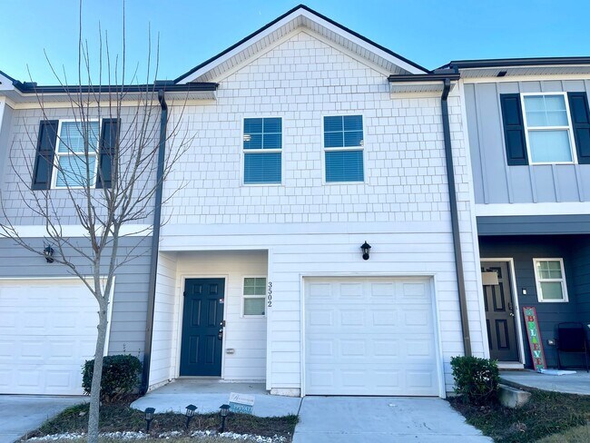 Building Photo - Welcome to this stunning 3-bedroom, 2.5-bathroom home located in the vibrant community of Lithoni...