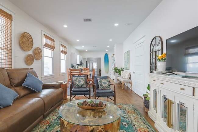 Photo - 2912 Avenue R