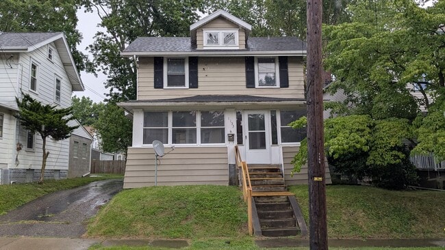 Charming 3-bedroom, 1-bathroom home locate... - Charming 3-bedroom, 1-bathroom home locate...