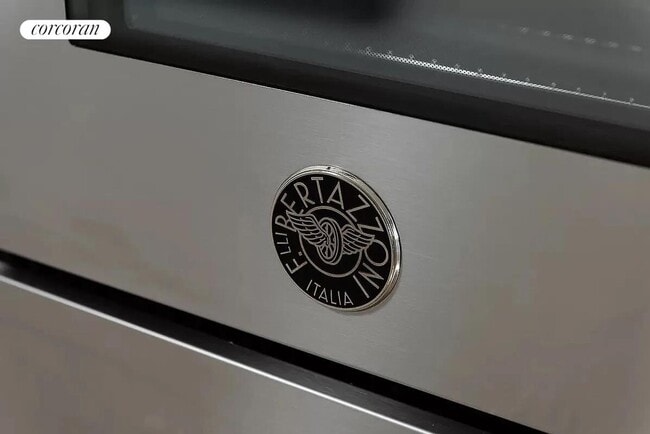 Photo - 29-11 Queens Plaza N