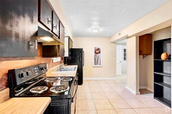 Building Photo - 823 N Arlington Ave Rental
