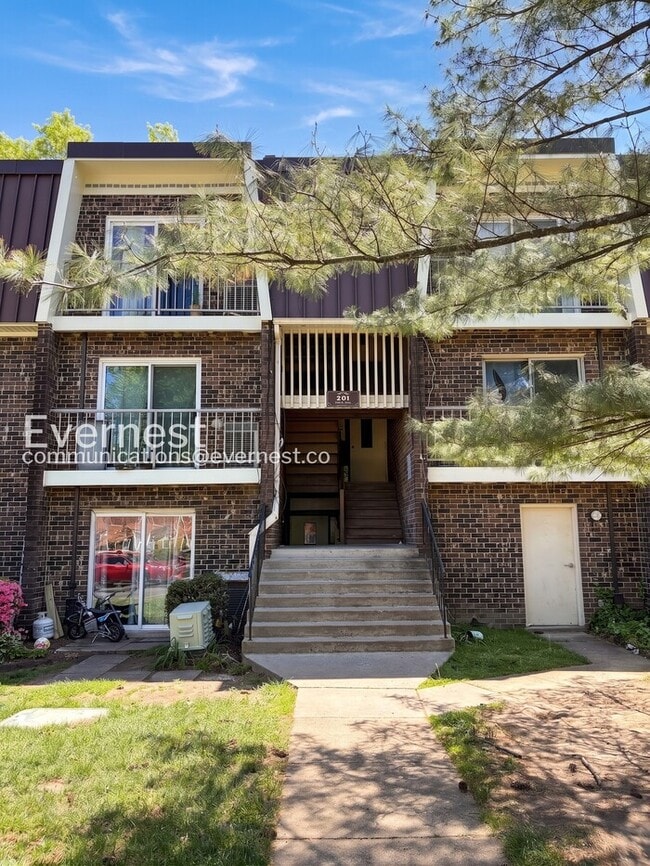 Building Photo - Charming Condo with Shared Amenities and Playground | Pet Friendly | Available Soon! Unit 4