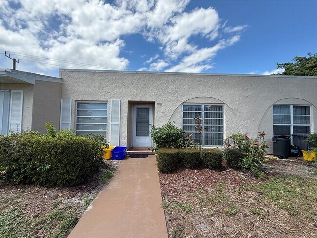 Building Photo - 20862 Vinesta Cir Unit 0 Rental