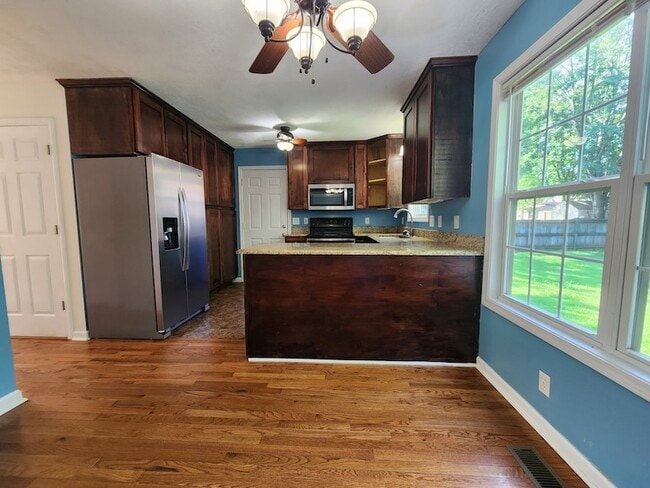 Photo - 1680 Barrywood Cir E