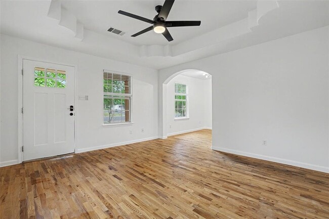 Photo - 6307 Chesterfield Ave