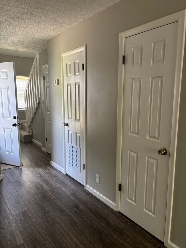 Photo - 2711 Clayton Dr NW