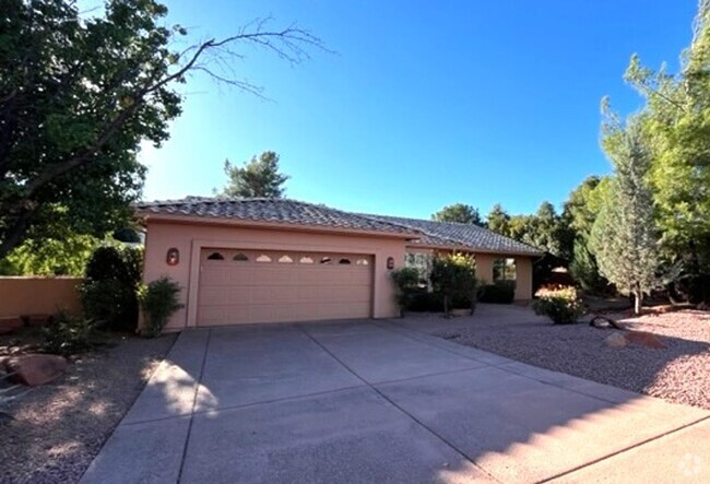 Building Photo - HOUSE - VILLAGE OF OAK CREEK