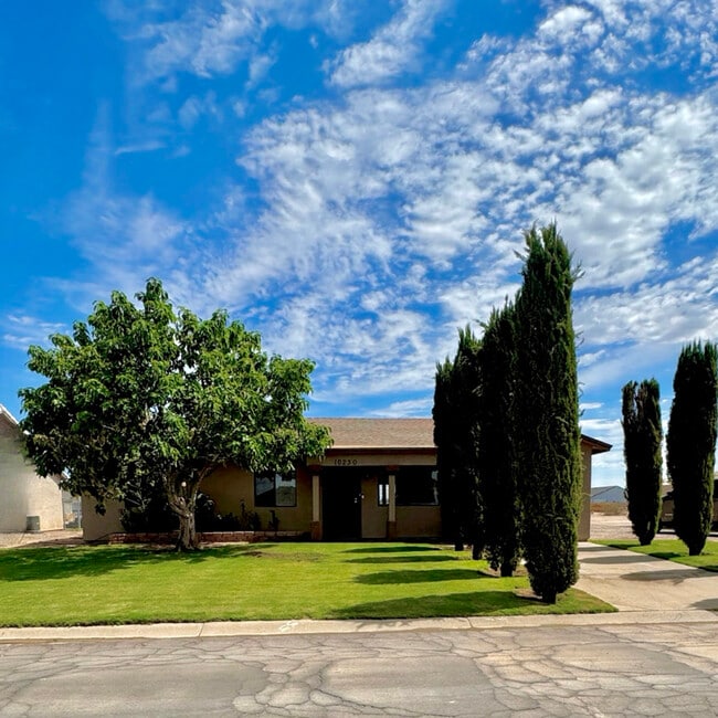 Building Photo - 10230 W Catalina Dr Rental