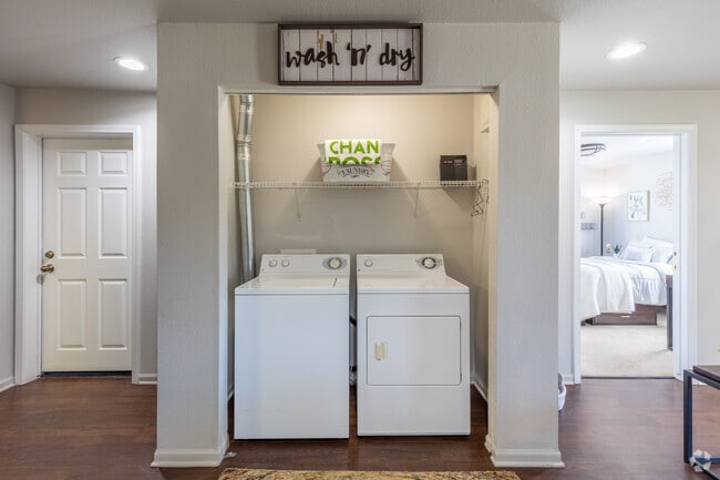 4BR, 4BA - 1,359SF - In-Unit Laundry