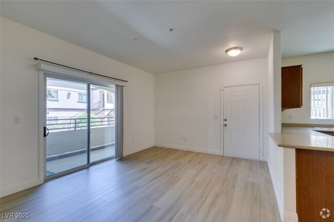 Building Photo - 2291 W Horizon Ridge Pkwy Unit 4122 Rental
