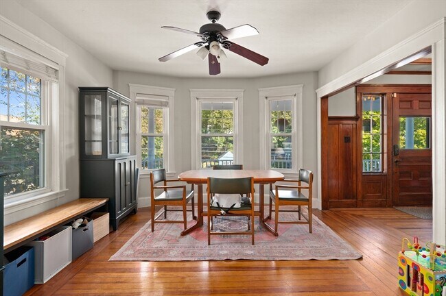 Photo - 32 Charles St