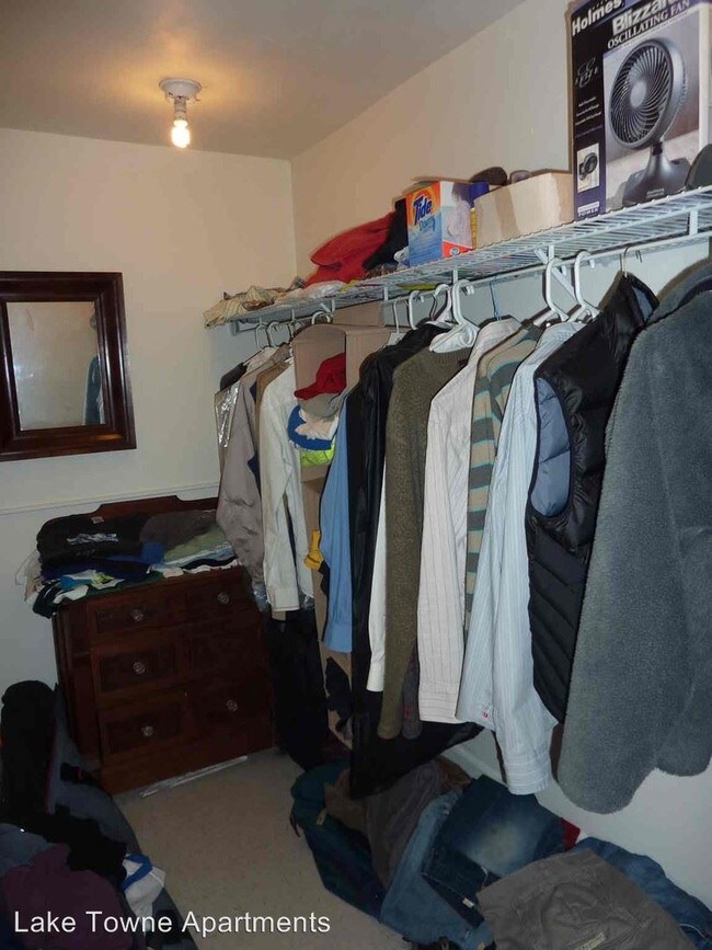 Photo - 240 W Lakelawn Pl