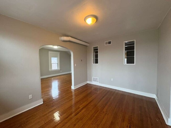 Building Photo - 1260 Whalley Ave Unit 3