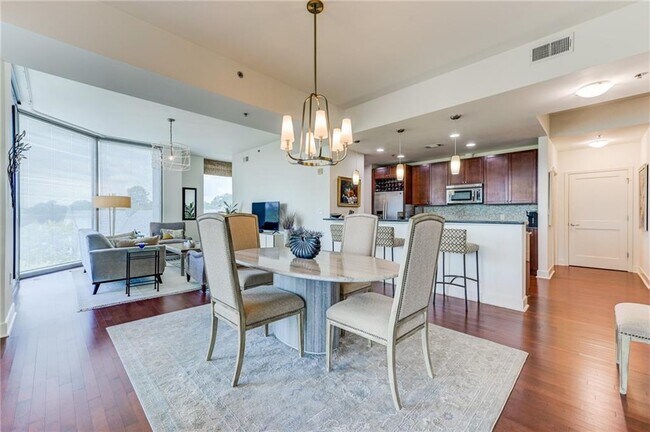 Photo - 2795 Peachtree Rd NE Unit 602