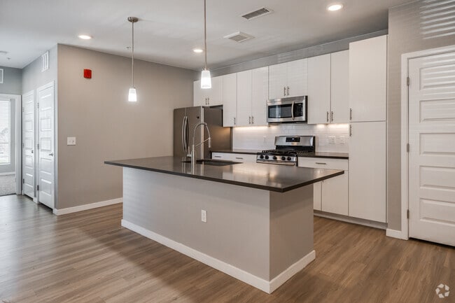 2 BR, 2 BA - 1,046 SF - Hawthorne Hill 2