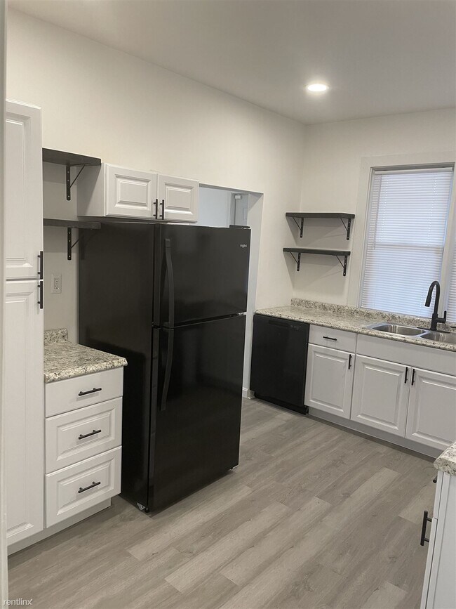 Photo - 2 br, 1 bath Duplex - 222 South 6th Street