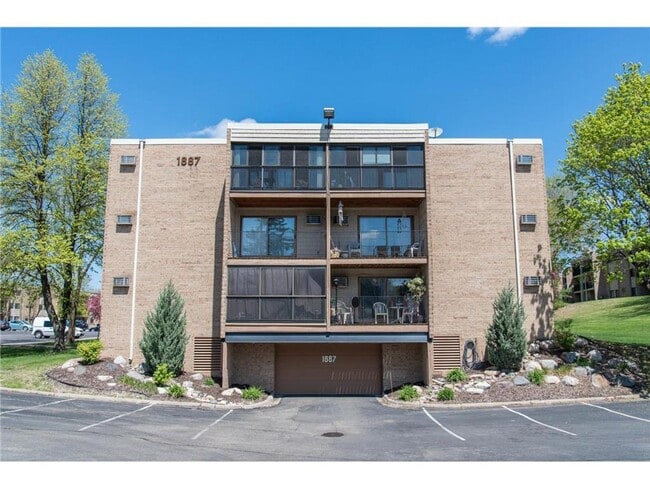Photo - Stylish Eagan Condo w/ Private Balcony, Underground Parking, Updated Kitchen and More!!!