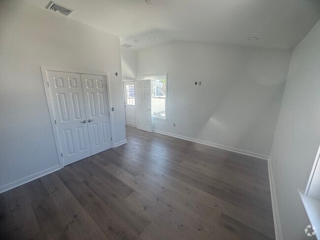 Building Photo - 947 N Providence Rd Rental