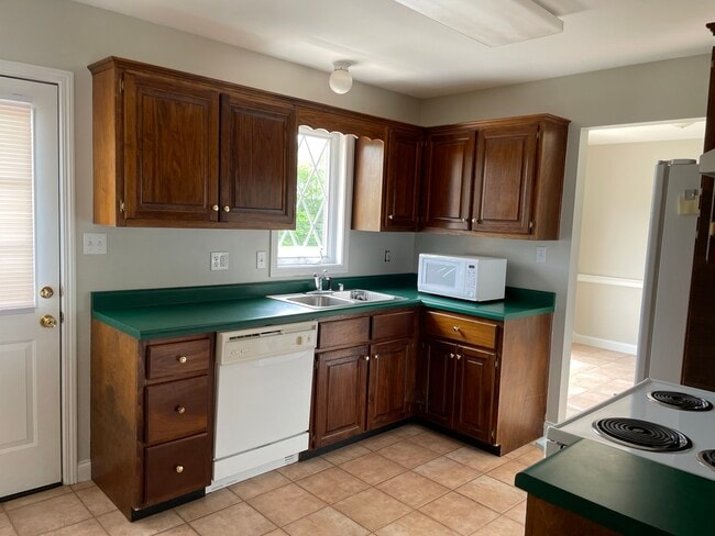 Photo - 190 Scarlet Oak Dr.
