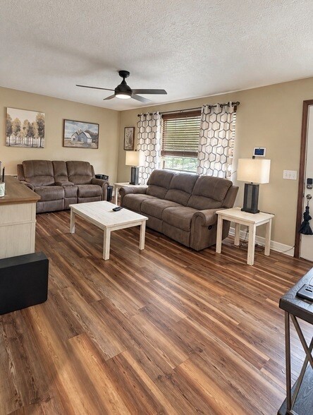 512 Appleton Dr