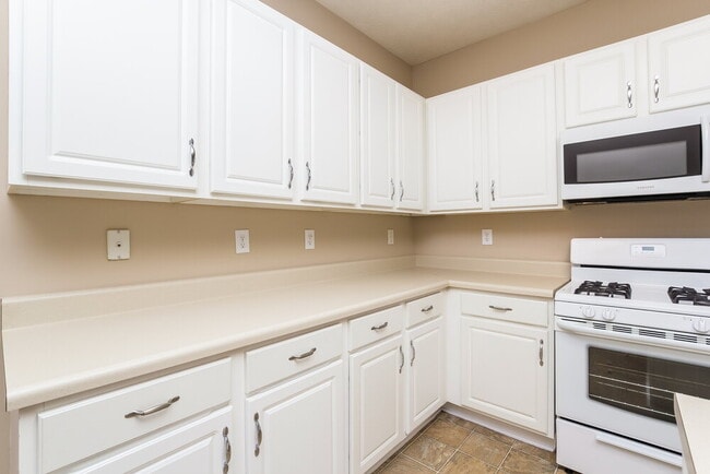 Photo - 228 Chamberlyn Ln