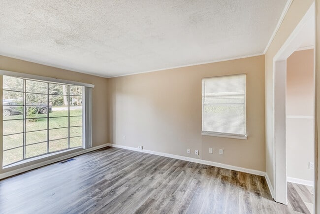 Photo - 1035 Barclay Dr