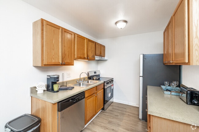 1BR, 1BA - 772SF - Kitchen