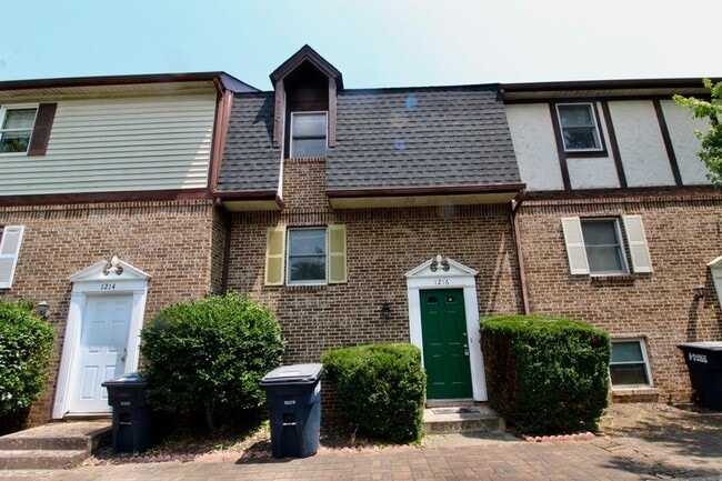 Building Photo - 1216 Mountain View Dr