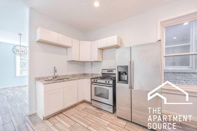 Building Photo - 1638 W 18th Pl Unit 2F