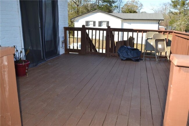 Photo - 555 Lee Byrd Rd