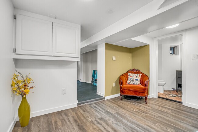 Photo - 759 Eglinton Av E