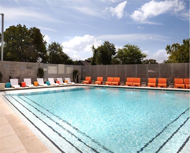 Building Photo - 1212 E 5th St. Unit A8-65