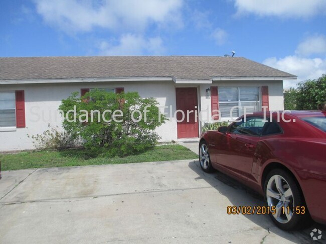 Building Photo - All tiled flooring   Osceola County Rental