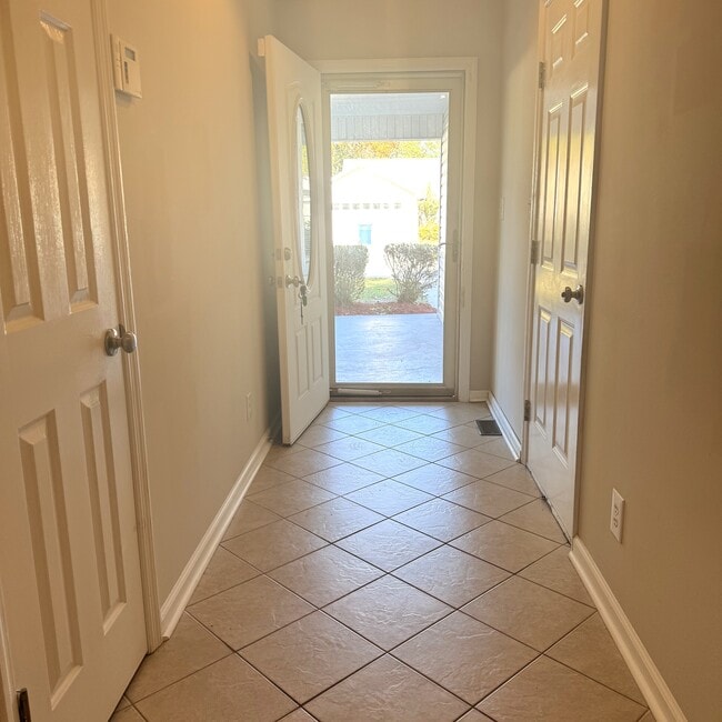 Photo - 961 Castlewood Dr