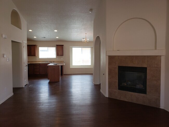 Photo - 3 bed 2 bath home in Huning Ranch