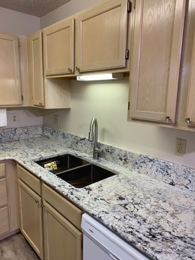 Photo - Renovated Nice Garden Level 2 bedroom 2 Bath Apartment near Branson Hills Unit #I