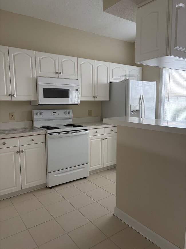 Photo - 200 Willow Green Dr