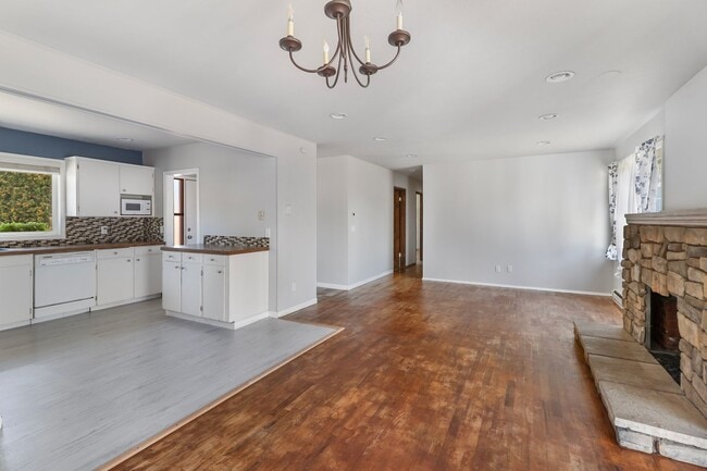 Photo - 3 Bed 1.5 Bath - Garage w/Storage - Pet Friendly w/Fenced Yard
