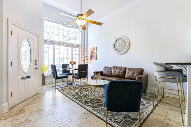 Photo - 1208 Carondelet St Unit ID1267178P