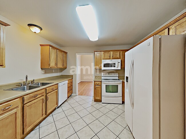 Photo - 7209 Sir William Dr