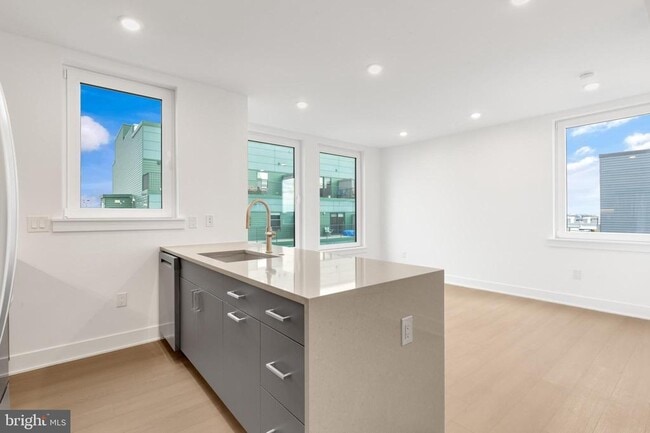 Photo - 2000 Dreer St Unit 301