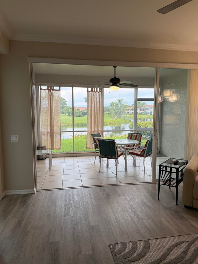 Terraza cubierta para disfrutar de un espacio habitable durante todo el año. - 9231 Spring Run Blvd Unidad 2106
