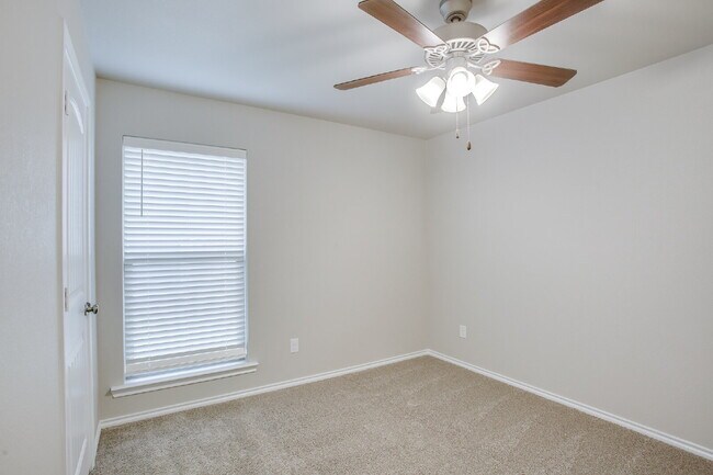 Photo - Beautiful 3/2/2 in Bell Farms