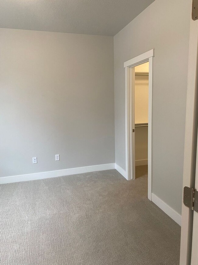 Photo - 2 WEEKS FREE - 4 Bed 3 Bath Townhome Available mid-July in American Fork!