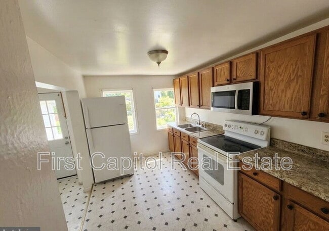 Photo - 140 S 2nd St