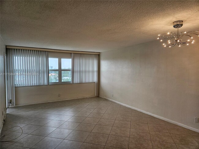 Photo - 330 SE 2nd St Unidad 504G